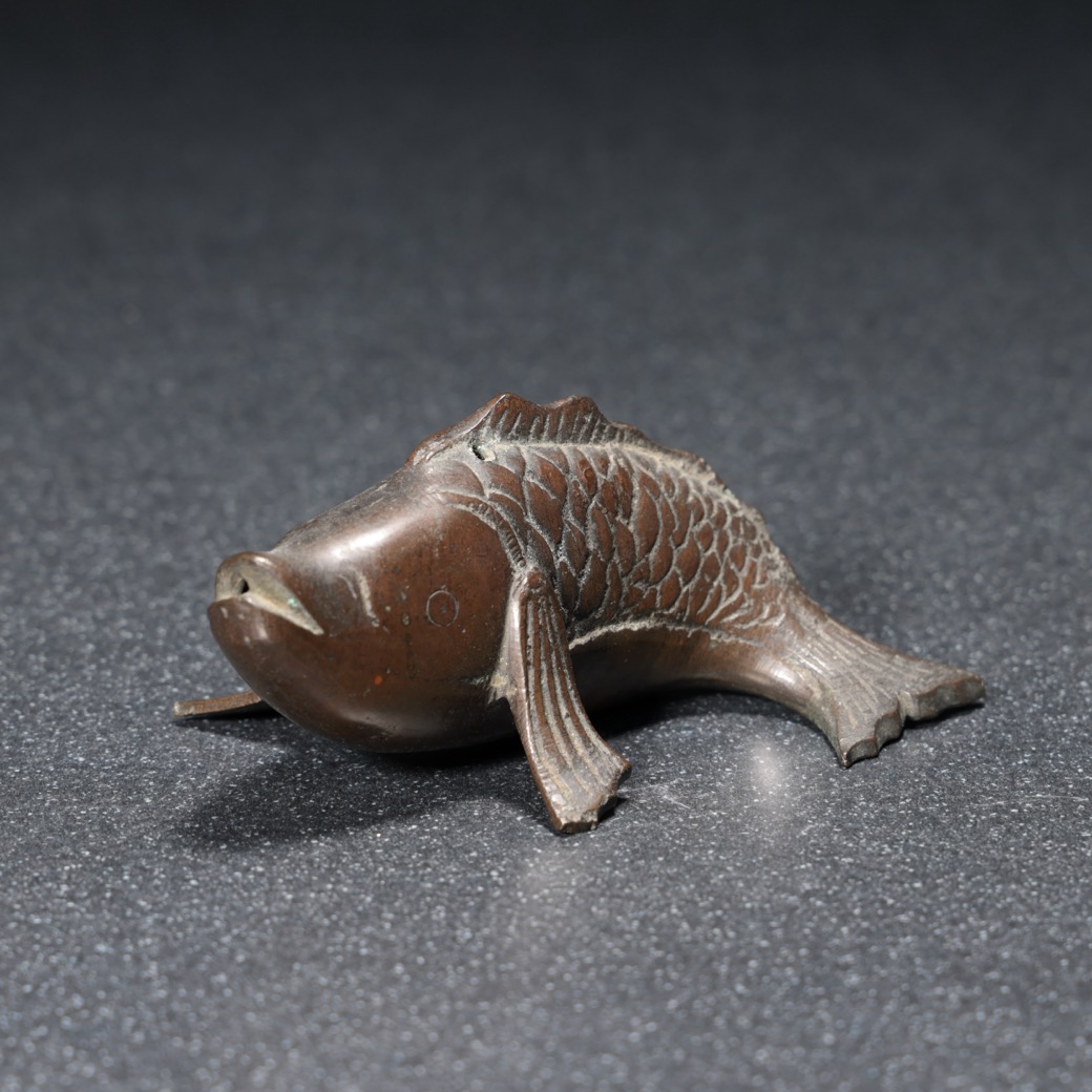 古銅魚型水滴